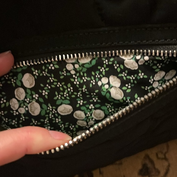 VERA BRADLEY Solid Black shoulder bag!  Like new! - Picture 7 of 12